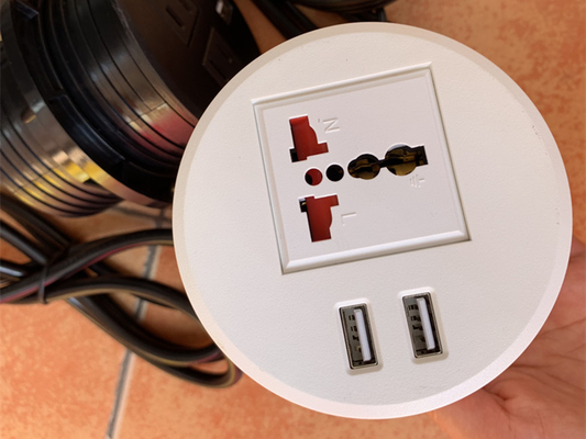 중국 백색 색깔 똑똑한 둥근 보편적인 힘 이동할 수 있는 USB 충전기 탁상 전원 출구/탁상용 소켓 협력 업체